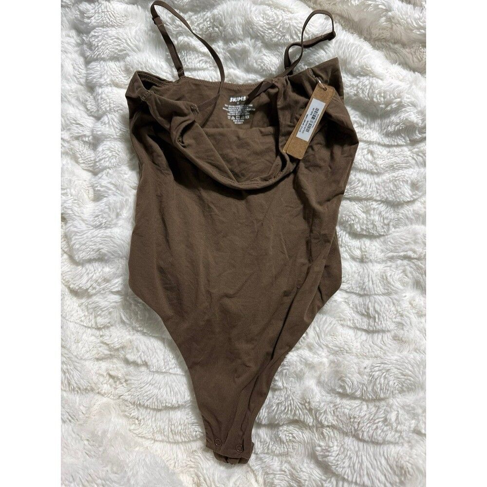 Skims Fits Everybody Cami Bodysuit - Picture 4 of 5